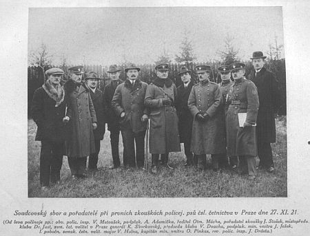 Soudcovský sbor při prvních zkouškách polcejních psů